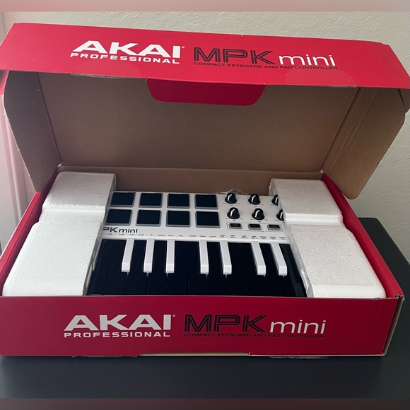 Akai MPK Mini Special Edition - Black/White - Picture 2 of 4